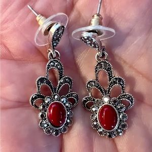 NWOT Beautiful Vintage Art Deco Earrings/silver tone/tiny crystals & red onyx